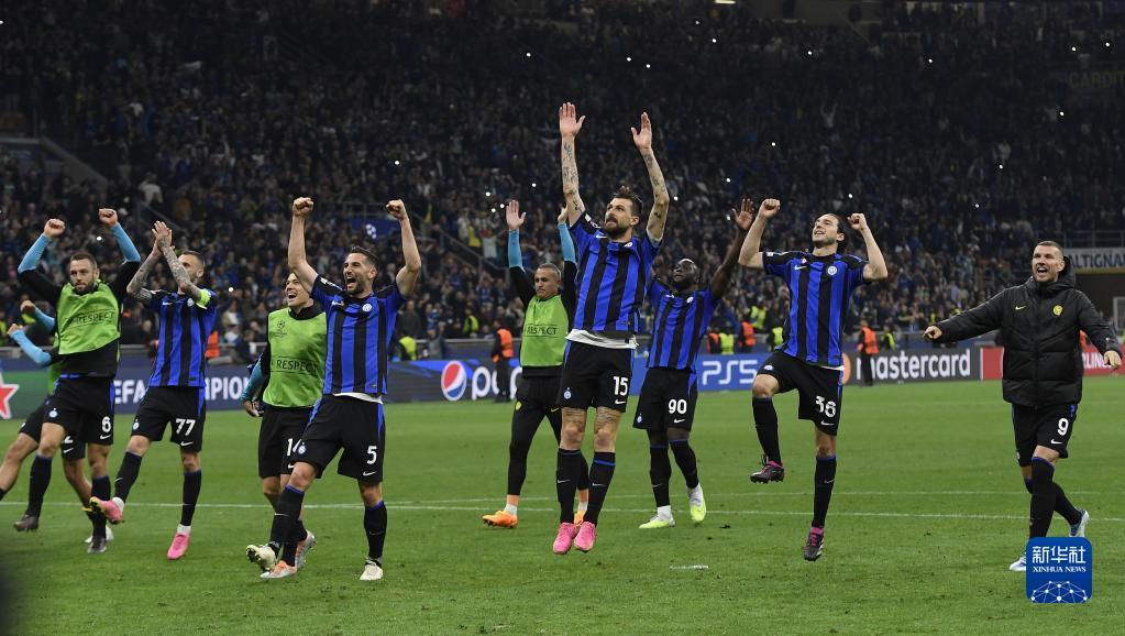 拜仁跟队：凯恩正在全力劝说格伊，希望他能选择加盟拜仁