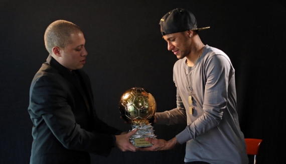 巴西女排3-2战胜日本女排，夺得世女排联赛半决赛冠军。