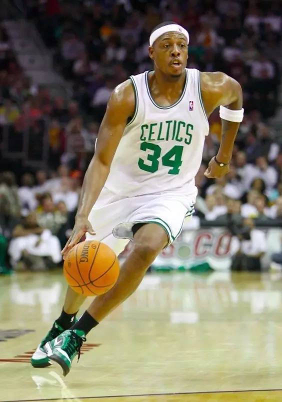 CBA季后赛焦点对决分析