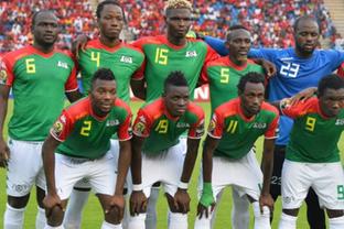 兰迪·强森与席林联手包办世界大赛胜投，助响尾蛇队成军仅四年即夺冠