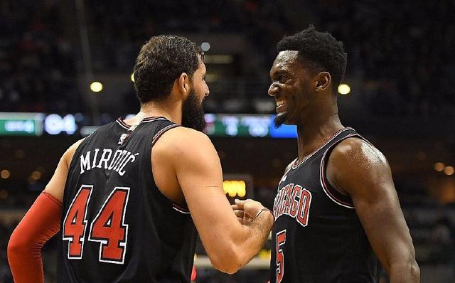 体坛联播｜曼城、利物浦、热刺战平，曾凡博时隔246天回归